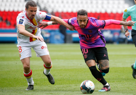 法甲-巴黎2-1朗斯取4连胜暂登榜首 内马尔传射马尔基尼奥斯建功 法甲-巴黎2-1朗斯取4连胜暂登榜首 内马尔传射马尔基尼奥斯建功