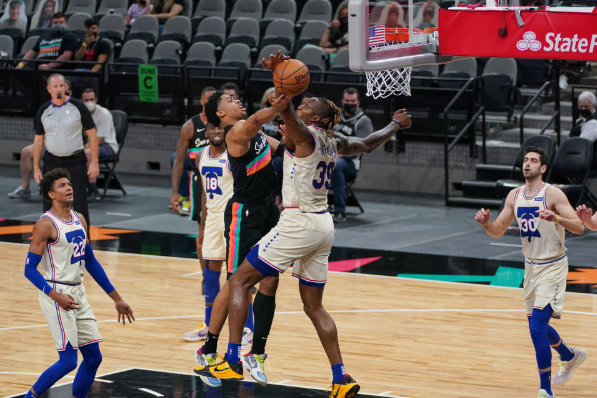 76人加时113-111险胜马刺 西蒙斯压哨补篮绝杀恩比德34+12 76人加时113-111险胜马刺 西蒙斯压哨补篮绝杀恩比德34+12