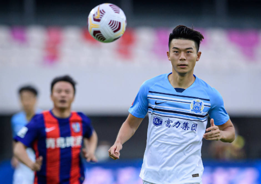 中超-广州城1-0击败青岛2连胜登顶 蒂亚戈替补绝杀 中超-广州城1-0击败青岛2连胜登顶 蒂亚戈替补绝杀