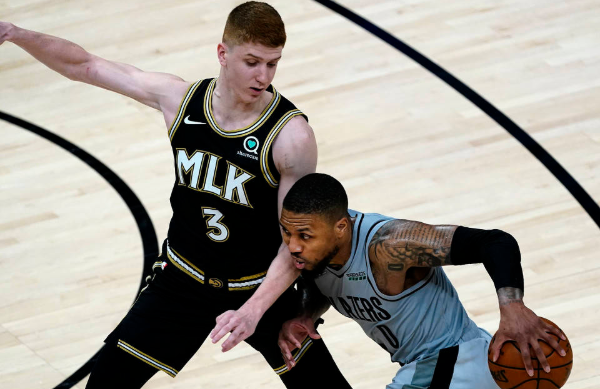 老鹰三分火力全开123-114擒开拓者 利拉德空砍33分 特雷-杨21+11 老鹰三分火力全开123-114擒开拓者 利拉德空砍33分 特雷-杨21+11