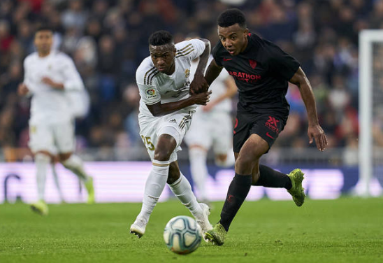 西甲前瞻:皇马迎冲冠主动权 后防无奈叕迎残阵 西甲前瞻:皇马迎冲冠主动权 后防无奈叕迎残阵