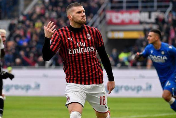 意甲-米兰前瞻:欲延续客场优异战绩 伊布因伤缺阵 意甲-米兰前瞻:欲延续客场优异战绩 伊布因伤缺阵