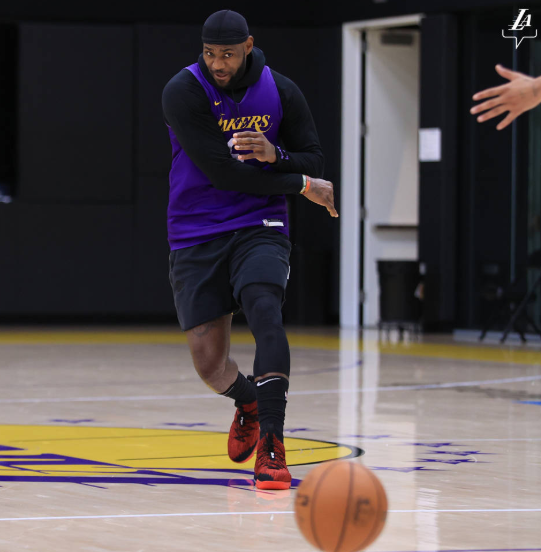 16日NBA前瞻:湖人欲横扫步行者冲击西部前6 篮网三巨头合体战公牛 16日NBA前瞻:湖人欲横扫步行者冲击西部前6 篮网三巨头合体战公牛