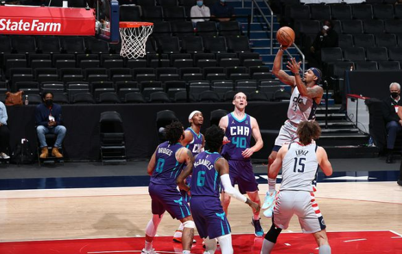 逆转16分!奇才115-110胜黄蜂锁定东部第8 附加赛战绿军 逆转16分!奇才115-110胜黄蜂锁定东部第8 附加赛战绿军