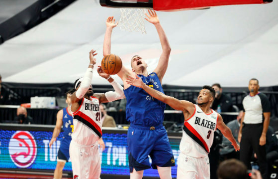 约基奇36+10 里弗斯21分 利拉德37分 掘金120-115险胜开拓者 约基奇36+10 里弗斯21分 利拉德37分 掘金120-115险胜开拓者