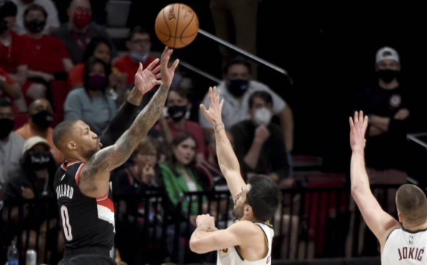 开拓者115-95轻取掘金 总分2-2 利拉德10+8+10约基奇16+9 开拓者115-95轻取掘金 总分2-2 利拉德10+8+10约基奇16+9