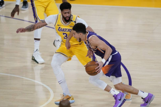 4日NBA纪录:詹皇甜瓜同创伤心纪录 布克季后赛得分新高 4日NBA纪录:詹皇甜瓜同创伤心纪录 布克季后赛得分新高