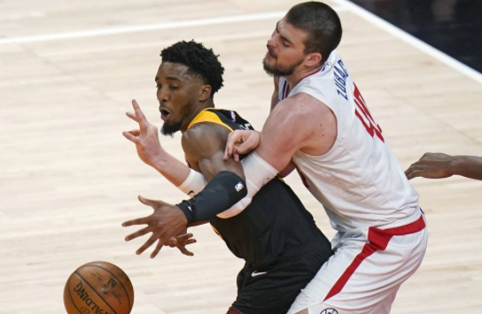 9日NBA纪录:大帝两数据比肩AI 约基奇夺MVP创历史 9日NBA纪录:大帝两数据比肩AI 约基奇夺MVP创历史