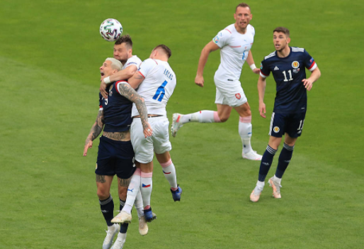 欧洲杯-捷克2-0战胜苏格兰迎开门红 希克头球+超远距离吊射 欧洲杯-捷克2-0战胜苏格兰迎开门红 希克头球+超远距离吊射