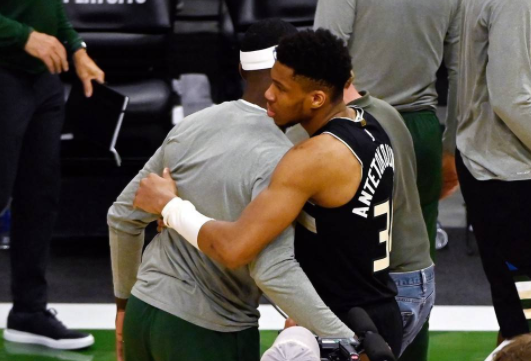 18日NBA纪录:篮网神射持续迷失 米德尔顿生涯之夜 18日NBA纪录:篮网神射持续迷失 米德尔顿生涯之夜