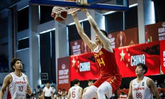 周琦18+12再现离奇发球失误 中国男篮90-84逆转险胜日本 周琦18+12再现离奇发球失误 中国男篮90-84逆转险胜日本