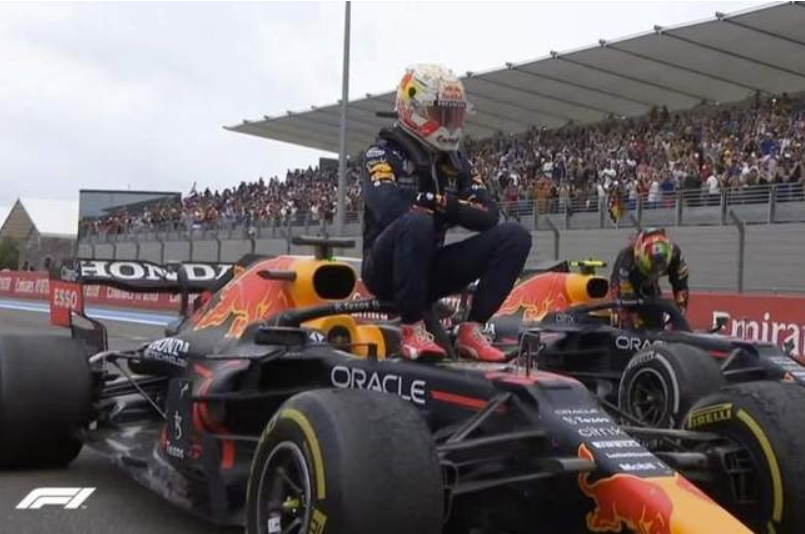 F1法国站:维斯塔潘终场前逆转夺冠 汉密尔顿亚军 F1法国站:维斯塔潘终场前逆转夺冠 汉密尔顿亚军