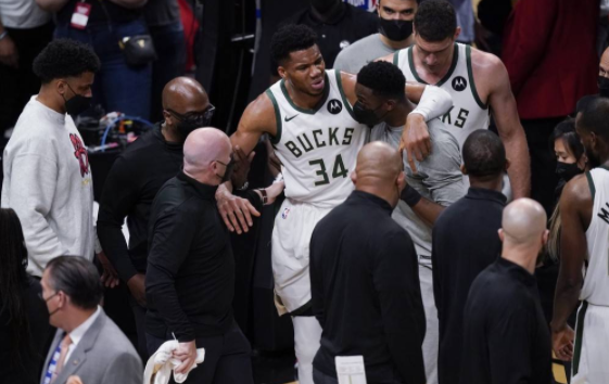 2日NBA前瞻:字母哥或因伤缺阵 老鹰欲擒雄鹿冲击赛点 2日NBA前瞻:字母哥或因伤缺阵 老鹰欲擒雄鹿冲击赛点