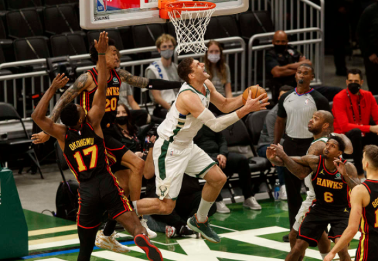 4日NBA前瞻:字母哥将继续伤缺 特雷-杨复出誓扳平比分 4日NBA前瞻:字母哥将继续伤缺 特雷-杨复出誓扳平比分