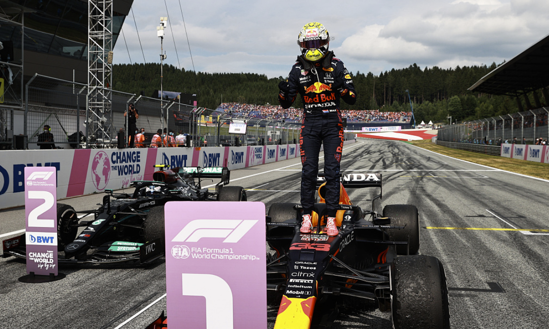 F1奥地利站:维斯塔潘豪取三连冠 汉密尔顿仅列第4 F1奥地利站:维斯塔潘豪取三连冠 汉密尔顿仅列第4