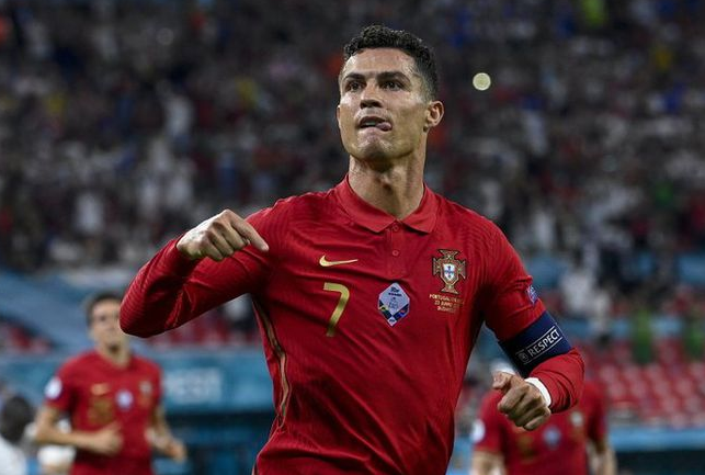 C罗轰5球夺欧洲杯金靴!力压捷克神锋 大赛头一次 C罗轰5球夺欧洲杯金靴!力压捷克神锋 大赛头一次