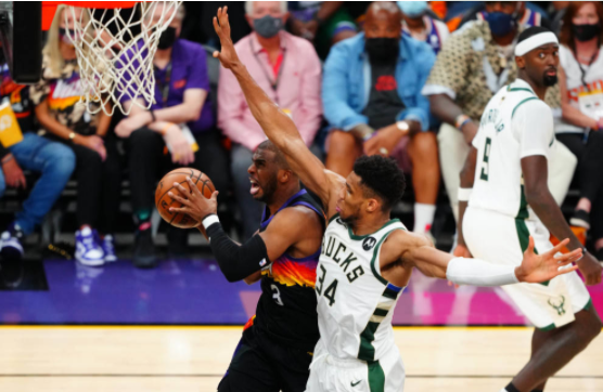 字母32+9+6霍乐迪致命抢断 雄鹿123-119险胜太阳夺冠军点 字母32+9+6霍乐迪致命抢断 雄鹿123-119险胜太阳夺冠军点