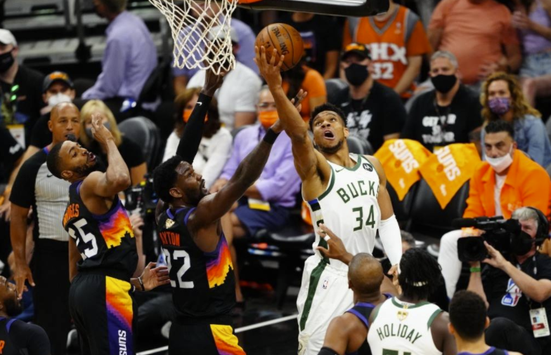 NBA总决赛MVP排名:字母哥稳坐榜首 布克第二艾顿入榜 NBA总决赛MVP排名:字母哥稳坐榜首 布克第二艾顿入榜