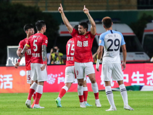 中超-广州城3-3战平广州 洛国富绝杀球被吹艾克森2球 中超-广州城3-3战平广州 洛国富绝杀球被吹艾克森2球