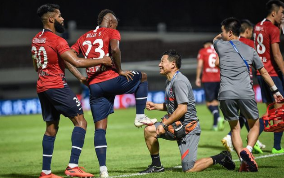 中超-重庆4-0大胜广州城结束4连败 冯劲博拉尼奥斯各传射 中超-重庆4-0大胜广州城结束4连败 冯劲博拉尼奥斯各传射