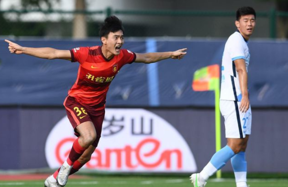 中超-河北队1-0双杀送大连人4连败 张威一剑封喉 中超-河北队1-0双杀送大连人4连败 张威一剑封喉