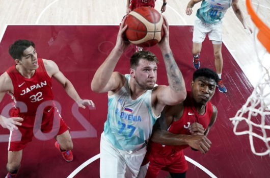 斯洛文尼亚116-81轻取日本 东契奇25+7+7 佐兰24分 八村塁34+7 斯洛文尼亚116-81轻取日本 东契奇25+7+7 佐兰24分 八村塁34+7