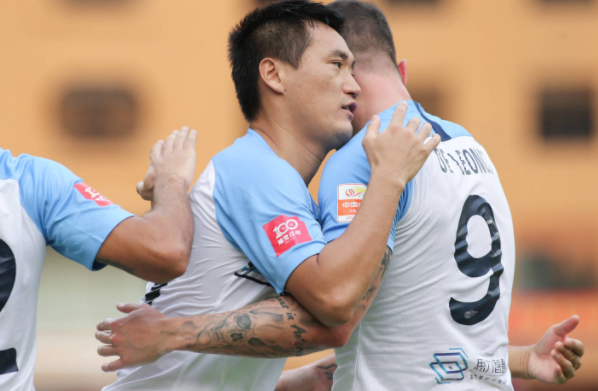 中超-广州城4-2青岛7轮首胜 蒂亚戈建功朱建荣两球难救主 中超-广州城4-2青岛7轮首胜 蒂亚戈建功朱建荣两球难救主