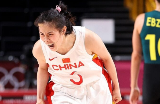 中国女篮76-74力克澳大利亚 李月汝12+7+5&罚球绝杀 王思雨20+5 中国女篮76-74力克澳大利亚 李月汝12+7+5&罚球绝杀 王思雨20+5