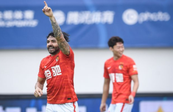 中超-广州队5-2战胜沧州雄狮 高拉特戴帽韦世豪双响 中超-广州队5-2战胜沧州雄狮 高拉特戴帽韦世豪双响