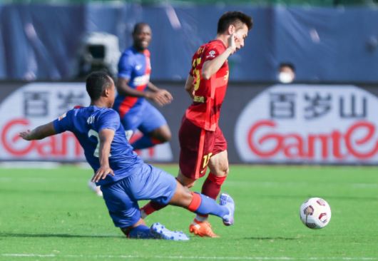 中超-上海申花0-0战平河北队 约尼奇救险秦升替补席染黄 中超-上海申花0-0战平河北队 约尼奇救险秦升替补席染黄