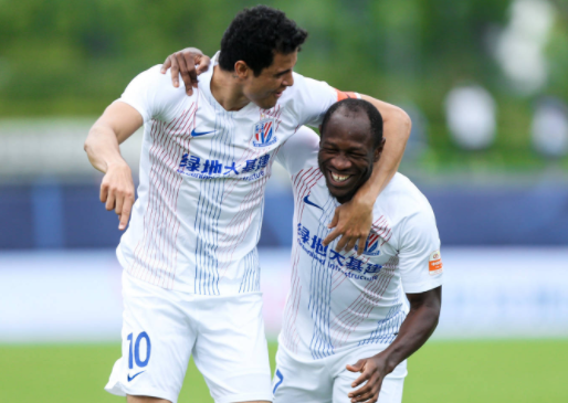 中超-巴索戈双响莫雷诺2传1射 上海申花4-2战胜大连人 中超-巴索戈双响莫雷诺2传1射 上海申花4-2战胜大连人