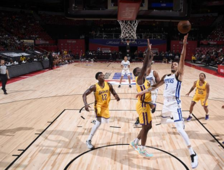 湖人86-84险胜快船 劳15+8 卡考克12+5 波士顿17+5 湖人86-84险胜快船 劳15+8 卡考克12+5 波士顿17+5