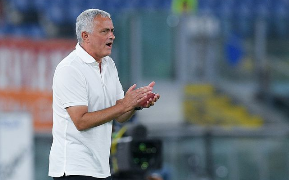 意甲-亚伯拉罕造红牌+两助攻韦勒图双响 罗马3-1佛罗伦萨 意甲-亚伯拉罕造红牌+两助攻韦勒图双响 罗马3-1佛罗伦萨