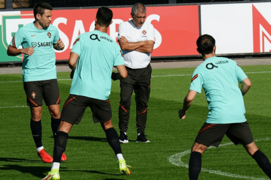 世预赛-葡萄牙前瞻:C罗缺席世预赛关键战 防线零封成奢望 世预赛-葡萄牙前瞻:C罗缺席世预赛关键战 防线零封成奢望