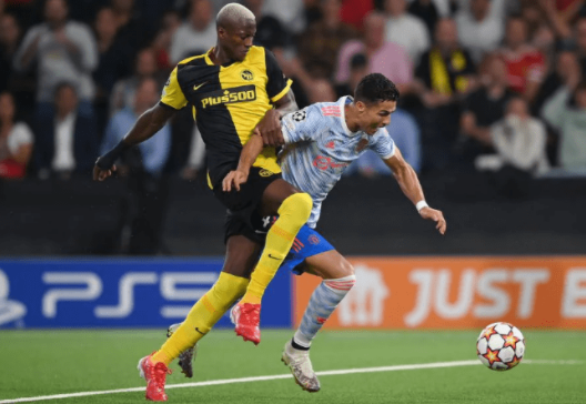 欧冠-年轻人2-1战胜10人曼联 C罗破门林加德读秒送礼 欧冠-年轻人2-1战胜10人曼联 C罗破门林加德读秒送礼