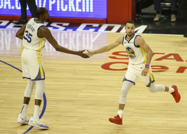 体育画报评现役前十:杜兰特居首 詹姆斯第三库里第四 体育画报评现役前十:杜兰特居首 詹姆斯第三库里第四