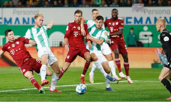 德甲-十人拜仁3-1客胜菲尔特 帕瓦尔染红基米希破门 德甲-十人拜仁3-1客胜菲尔特 帕瓦尔染红基米希破门