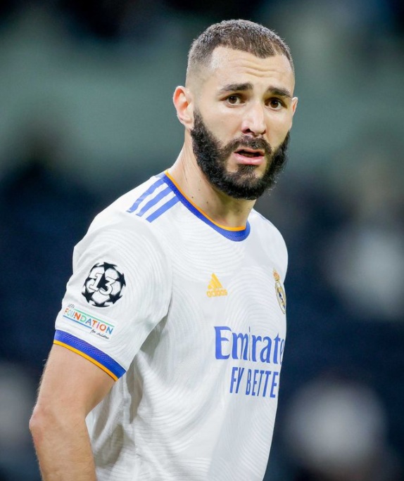 欧冠-皇马爆冷1-2负谢里夫 本泽马点射破门难救主 欧冠-皇马爆冷1-2负谢里夫 本泽马点射破门难救主