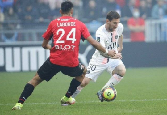 法甲-巴黎0-2不敌雷恩 梅西任意球中框姆巴佩进球被吹 法甲-巴黎0-2不敌雷恩 梅西任意球中框姆巴佩进球被吹