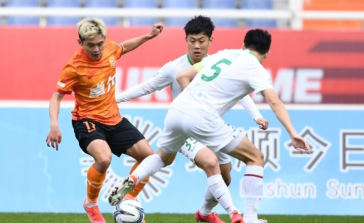 足协杯-刘云传射赵宏略破门 武汉4-0大胜青岛晋级八强 足协杯-刘云传射赵宏略破门 武汉4-0大胜青岛晋级八强