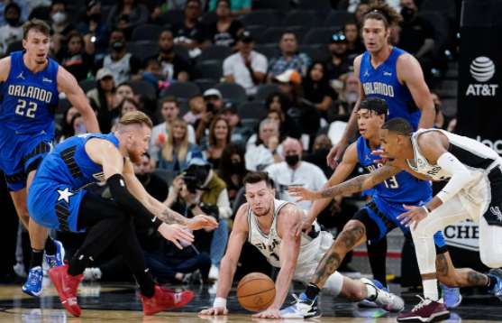 默里15分4抢断班巴18分 马刺7人得分上双123-97轻取魔术 默里15分4抢断班巴18分 马刺7人得分上双123-97轻取魔术