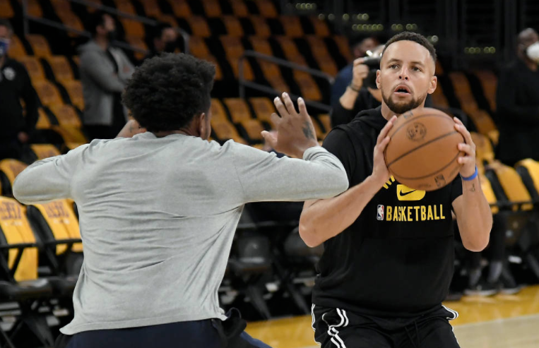 10.22NBA前瞻:库里欲灭快船冲击连胜 塔克欲助新主灭雄鹿 10.22NBA前瞻:库里欲灭快船冲击连胜 塔克欲助新主灭雄鹿