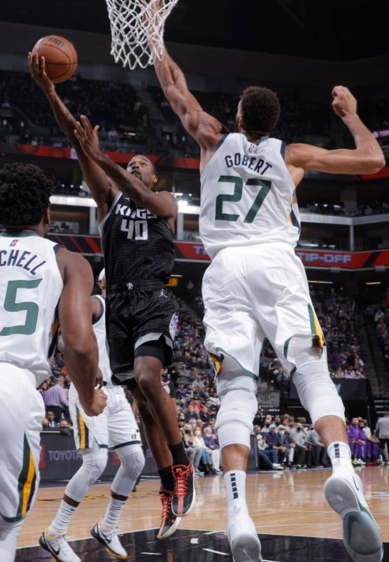 米切尔27分戈贝尔17+20 爵士客场110-101擒国王迎2连胜 米切尔27分戈贝尔17+20 爵士客场110-101擒国王迎2连胜