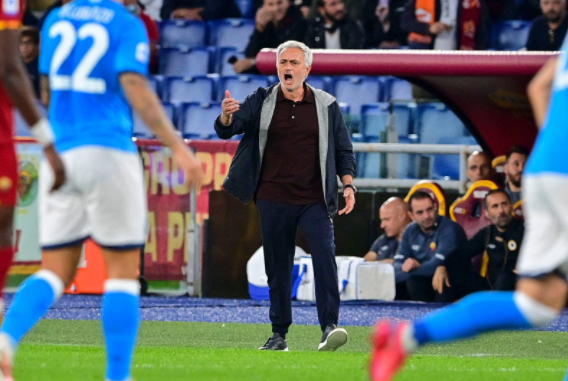 意甲-罗马0-0那不勒斯三场不胜 穆帅染红被罚出场 意甲-罗马0-0那不勒斯三场不胜 穆帅染红被罚出场