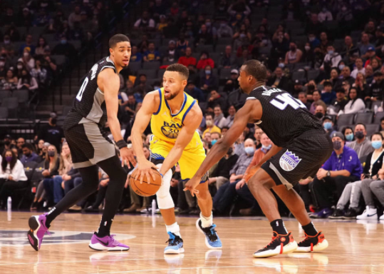 库里27+10巴恩斯24分 勇士119-107击败国王迎开季三连胜 库里27+10巴恩斯24分 勇士119-107击败国王迎开季三连胜