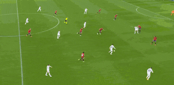 一周十佳球:维尼修斯单骑闯关 多特天才演凌波微步 一周十佳球:维尼修斯单骑闯关 多特天才演凌波微步