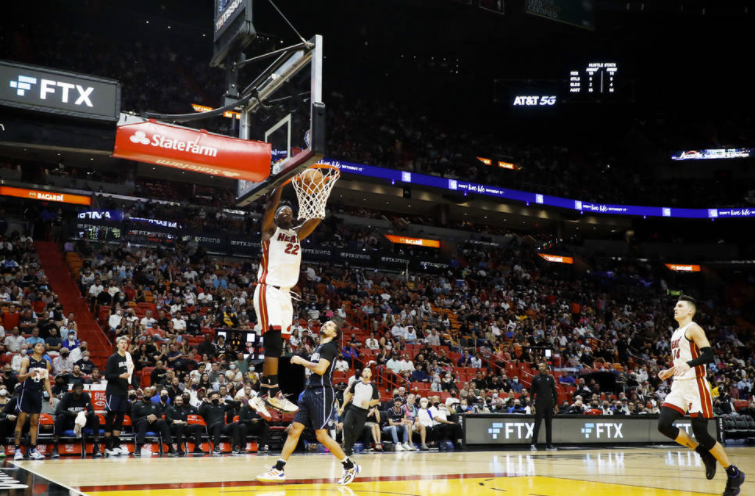 26日NBA纪录:巴特勒高效比肩詹皇 瓦兰单场23篮板 26日NBA纪录:巴特勒高效比肩詹皇 瓦兰单场23篮板