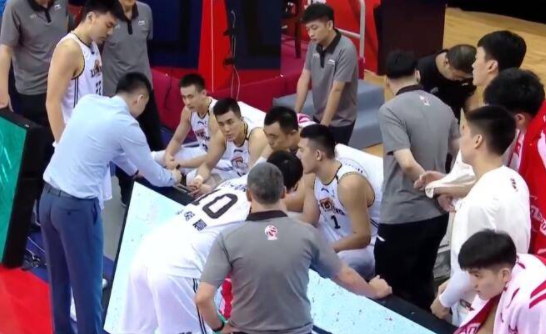 郭少30+9领六人得分上双 辽宁114-103胜同曦取两连胜 郭少30+9领六人得分上双 辽宁114-103胜同曦取两连胜