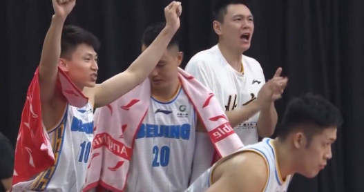 李慕豪19+10范子铭20分 北京89-78轻取青岛获四连胜 李慕豪19+10范子铭20分 北京89-78轻取青岛获四连胜