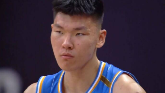 王哲林25+16范子铭遭驱逐 北京86-105不敌上海四连胜终结 王哲林25+16范子铭遭驱逐 北京86-105不敌上海四连胜终结